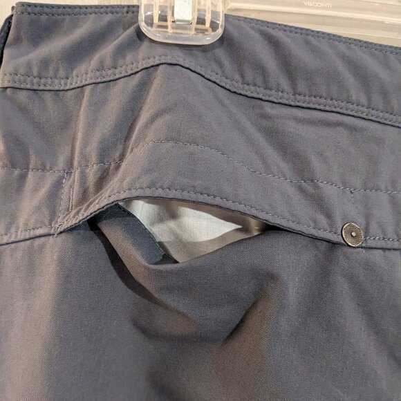 Women's Lightweight Mountain Hardwear Shorts, Size 8 - Picture 6 of 12